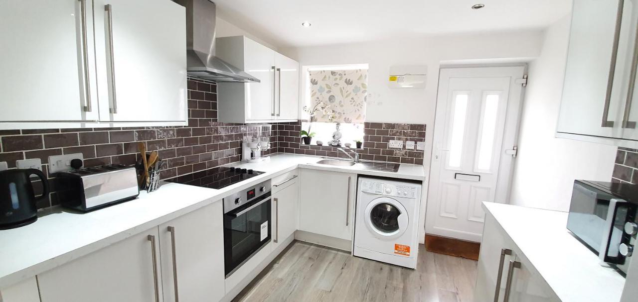 Trendy, Modern Garden Posh Peckham Apartment Лондон Экстерьер фото