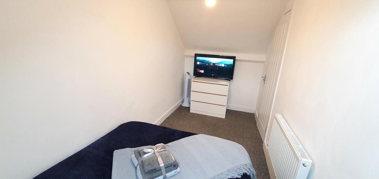 Trendy, Modern Garden Posh Peckham Apartment Лондон Экстерьер фото